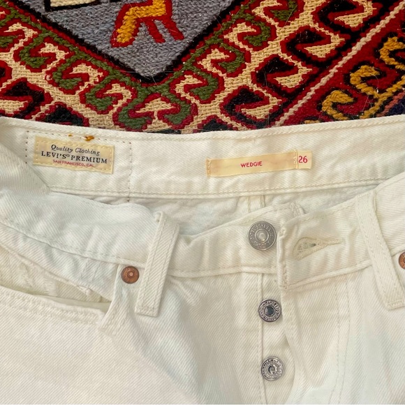 Levis Wedgie Straight White Distressed Denim High-Rise Cropped Jeans - Picture 5 of 6